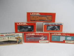 lot 128 image: Group of Vintage LIONEL O Gauge Train Cars wBoxes