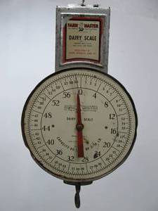 lot 173 image: Old Vintage FARM MASTER Dairy Scale