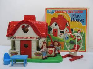 lot 187 image: Vintage Raggedy Ann & Andy Playhouse Playset in Original Box