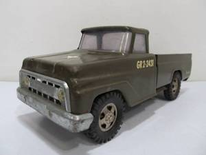 lot 203 image: Vintage TONKA Army GR2-2431 Pickup Truck