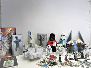 lot 251 image: Large Lot of STAR WARS Toys etc