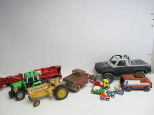 lot 252 image: Large Group of Assorted Toy & Diecast Vehicles 