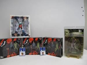 lot 254 image: Group of New X-FILES Action Figures etc