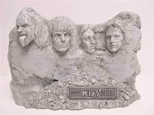 lot 255 image: Mount KISSMORE Limited Edition Sculpture Display