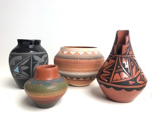 lot 228 image: Nice Lot of Southwestern Pottery