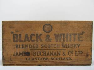 lot 299 image: Old Vintage BLACK & WHITE Scotch Whiskey Wooden Advertising Crate