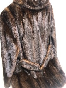 lot 6 image: Excellent Vintage Ladies Genuine Mink Fur Coat