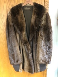 lot 5 image: Top Quality Mens Genuine Mink Fur Coat from Albrechts