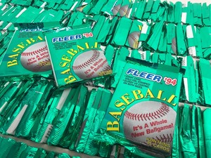 lot 316 image: Huge Lot of 1994 Fleer Unopened Baseball Card Packs 