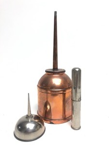 lot 35 image: Lot of 3 Vintage & Antique Oil Cans