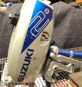 lot 319 image: SUZUKI Model DT2 Outboard Motor - 2hp
