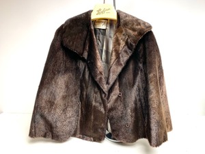 lot 346 image: Excellent Vintage Berglund Genuine Mink Fur Coat