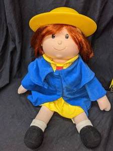 lot 118 image: 1998 Kids Gifts 18 Madeline Doll