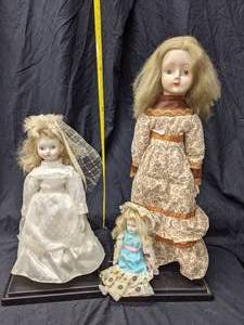 lot 121 image: 3 Porcelain Walda Dolls