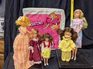 lot 127 image: Fashion Clone Dolls