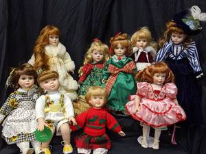 lot 141 image: Assorted Holiday & Seasonal Porcelain Dolls