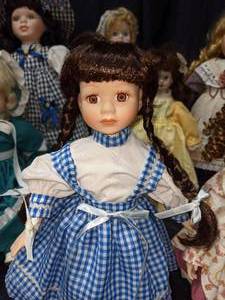 lot 143 image: Country Girl Collection
