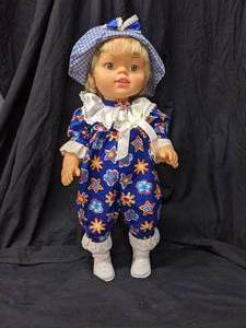 lot 100 image: 1994 Cititoy 24 Toddler Doll