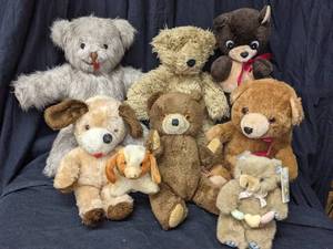 lot 157 image: Collectible StuffedPlush Animals