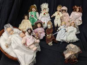 lot 107 image: Group of Small Porcelain Dolls