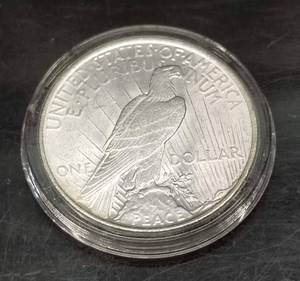 1922 PEACE SILVER DOLLAR IN AIRTITE
