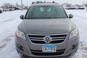 lot 33 image: 2010 Volkswagen Tiguan S 4Motion AWD