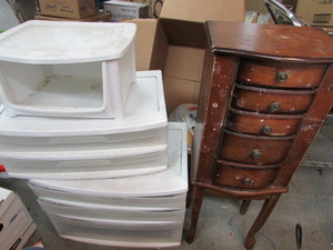 lot 14 image: Storage Containers