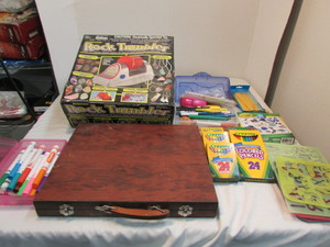 lot 19 image: Craft Items