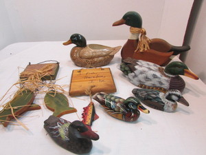 lot 20 image: Duck and Fishing Dcor