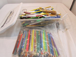 lot 25 image: Art Supplies