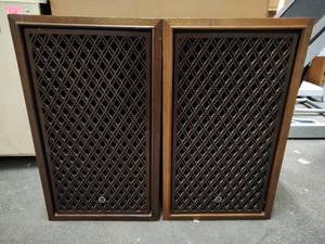 Pair of Sansui SP-2000 Speakers
