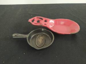 Two pieces of cast iron dcor