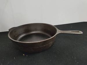 Cast iron skillet