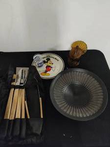 Collection of kitchenware