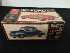 1940 Ford Deluxe Coup Model Car by AMT