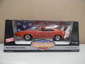 lot 21 image: AMERICAN MUSCLE  ERTL COLLECTORS EDITION - 118 SCALE 1969 CHARGER DAYTONA - AWESOME GREAT PIECE - NEW IN BOX - SEE PICTURES