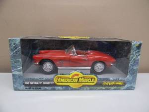 lot 22 image: AMERICAN MUSCLE  ERTL COLLECTORS EDITION - 118 SCALE 1962 CHEVROLET CORVETTE CONVERTIBLE - AWESOME GREAT PIECE - NEW IN BOX - SEE PICTURES