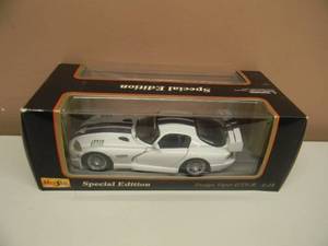 lot 25 image: MAISTO SPECIAL EDITION - 118 SCALE 1998 DODGE VIPER GTS-R - GREAT PIECE - NEW IN BOX - SEE PICTURES