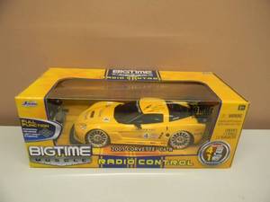 lot 37 image: JADA BIG TIME MUSCLE RADIO CONTROL 2005 CORVETTE C6-R - 116 SCALE - NEW IN BOX - GREAT PIECE - SEE PICTURES
