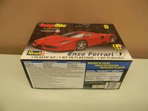 lot 40 image: REVELL 124 SCALE SNAP TITE ENZO FERRARI - NEW IN BOX - GREAT PIECE - SEE PICTURES