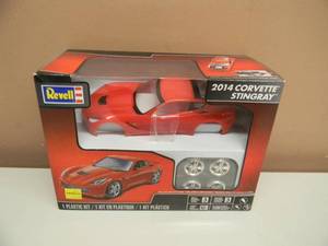 lot 41 image: REVELL 125 SCALE 2014 CORVETTE STINGRAY MODEL CAR KIT - NEW IN BOX - GREAT PIECE - SEE PICTURES