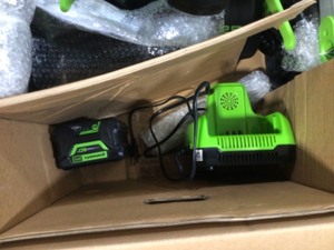 Greenworks PRO 25 in. 60V Battery Self Propelled Walk-Behind Lawn Mower with (2) 4.0 Ah Batteries and Charger