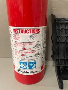 Kidde Small Dry Chemical Fire Extinguisher with Wall Mount