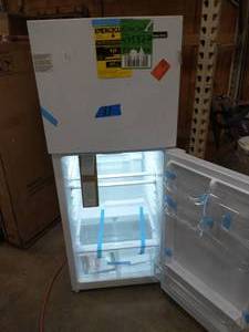 lot 11 image: MAGIC CHEF 10.1 cu. ft. Top Freezer Refrigerator in White