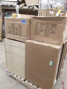 lot 26 image: PALLET OF MIXED KITCHEN CABINETS