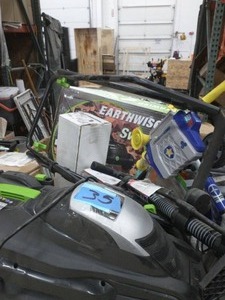 lot 35 image: pallet of assorted customer return items