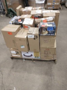 lot 64 image: PALLET OF ASSORTED LIGHTING ITEMS