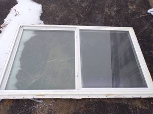 lot 10 image: Vinyl Sliding Window 41 x 71