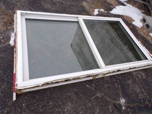 lot 12 image: Vinyl Sliding Windows 42 x 72