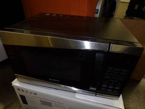 lot 20 image: West Bend Microwave